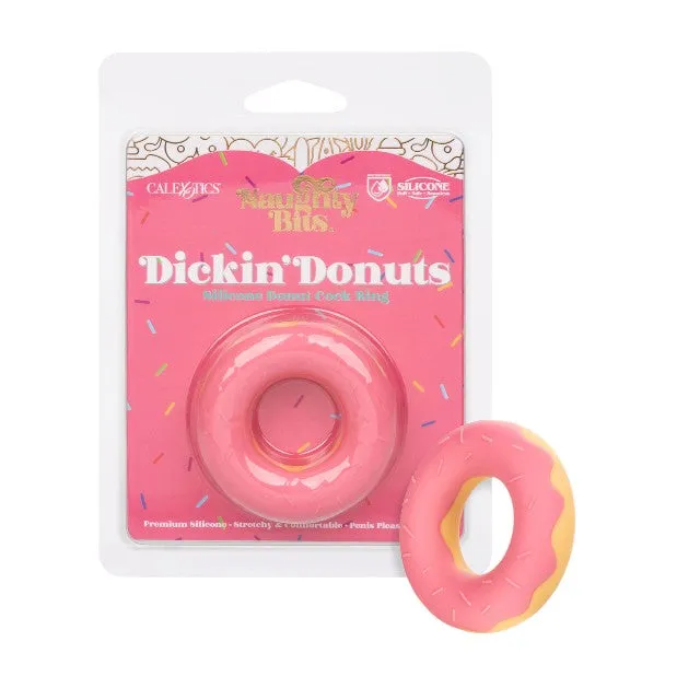 Inel pentru penis CALEXOTICS Dickin' Donuts. în formă de gogoașă. din silicon elastic și confortabil. diametru 2.5 cm. roz