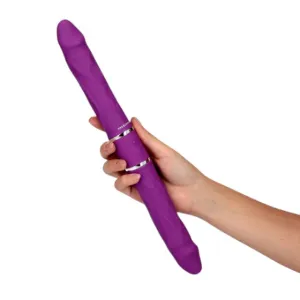 Vibrator dublu TOYZ4LOVERS Elys Cupid Arrow. cu 2 capete pentru jocuri în cuplu. cu telecomandă. 35 cm. mov